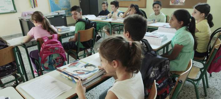 Eλληνόπουλα, παιδιά προσφύγων και μεταναστών- Tι λέει ο Συνήγορος του Παιδιού για το πολυπολιτισμικό σχολείο